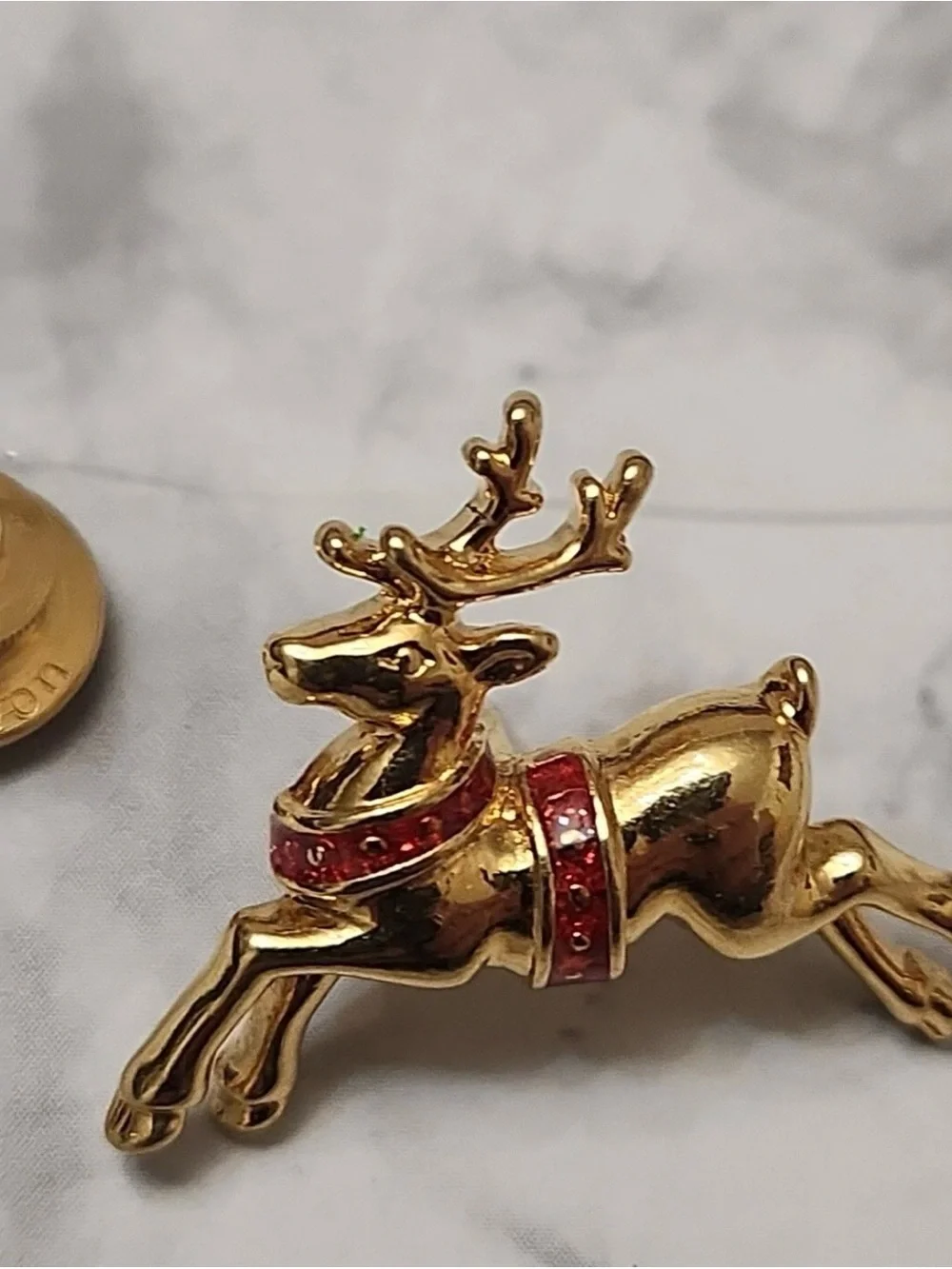 Avon Jumping Reindeer Xmas Gold Tone Lapel Pin Hat Lanyard Pins Tie Tack